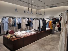-URBAN REVIVO(高德置地广场·春广场店)