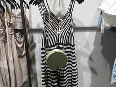 -URBAN REVIVO(高德置地广场·春广场店)