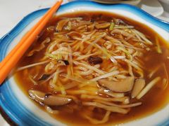韭王菇丝办伊面（长寿面）-惠爱餐厅