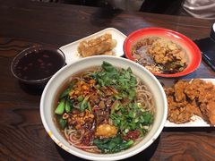 -爆炸头阿姨小四川正宗川味小吃(无任何分店)