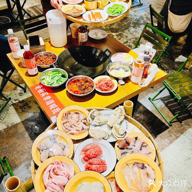 居然现场炒料涮湘味火锅 台东万佳网红店