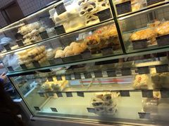 面包甜点陈列柜-白玉兰食品甜凤店(合生汇店)