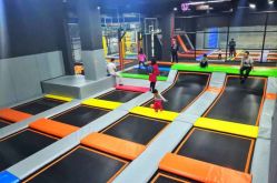 -蹦贝运动中心·蹦床·攀岩·闯关(龙岗店)
