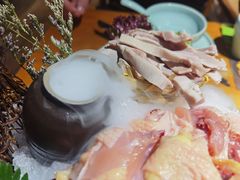 -洪氏嗨捞·广东猪肚鸡·椰子鸡火锅(西咸万象城店)