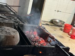 -黄记四更烤乳猪店