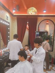 -东方先生国潮男士理发馆
