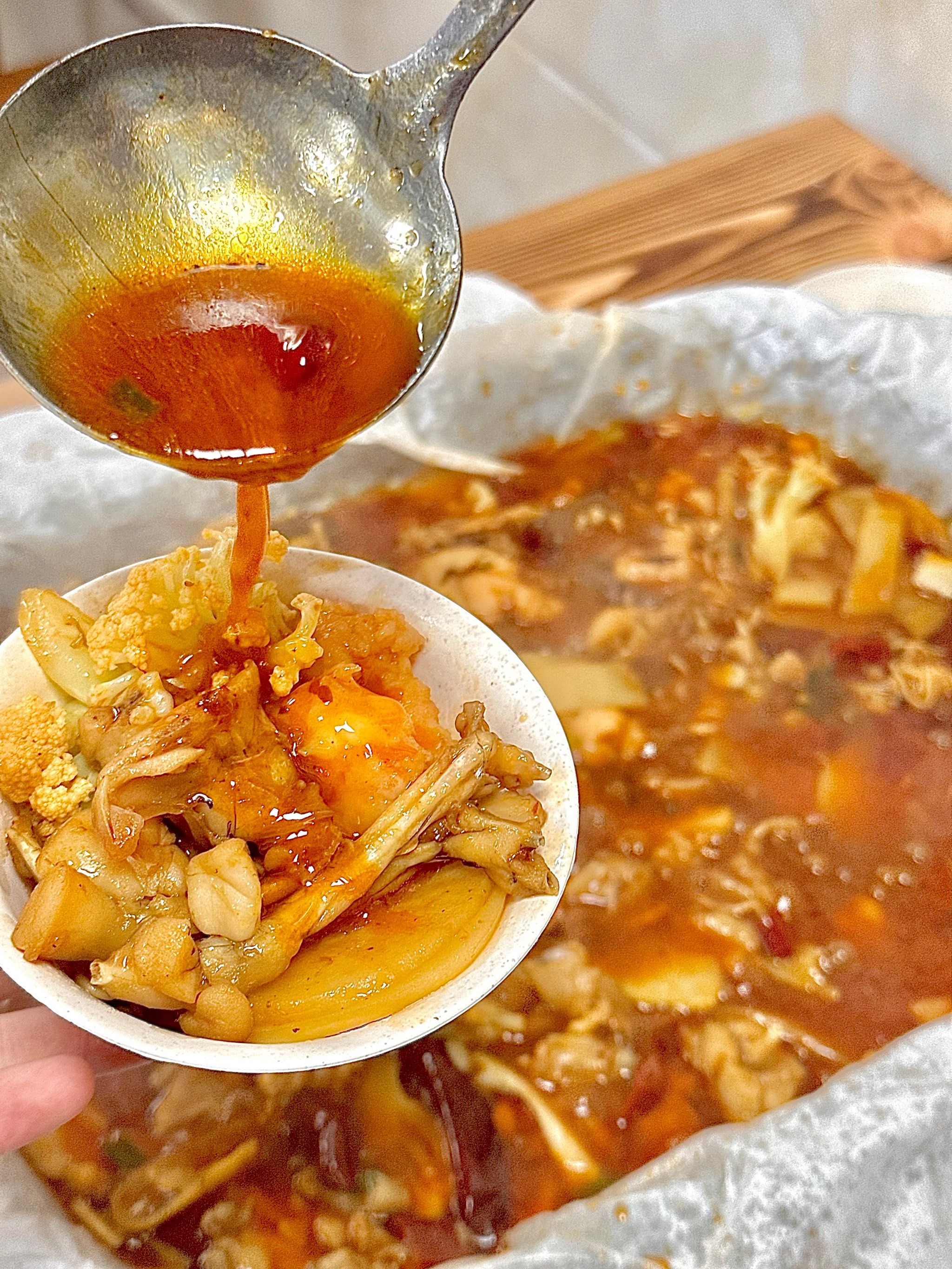 心甘情愿排队也要吃上这家纸包田鸡!