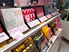 -4iNLOOK美瞳店(龙之梦购物中心虹口店)