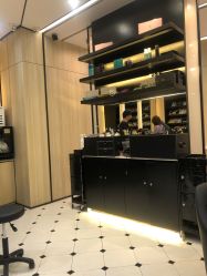 -HAIR CORNER