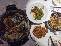 -阿瓦山寨·湘菜现炒·剁椒鱼头王(咸阳总店)