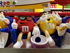 -m豆巧克力世界(上海世茂广场店)