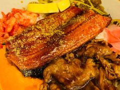 蒲烧鳗鱼配火炙酱烧肥牛饭-玛格萝妮比萨屋(四平店)