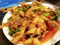 独门姜爆蛙-鸿顺老铁锅美蛙鱼府(解放碑店)