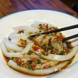在解放碑！30年老店吃平价蹄花汤👅