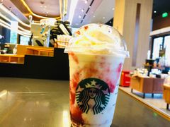草莓轻乳酪星冰乐-星巴克臻选(上海虹桥新天地三店)
