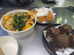 -W COLLECTIVE  DESSERT SHOP