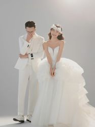 -至臻微拉婚纱摄影