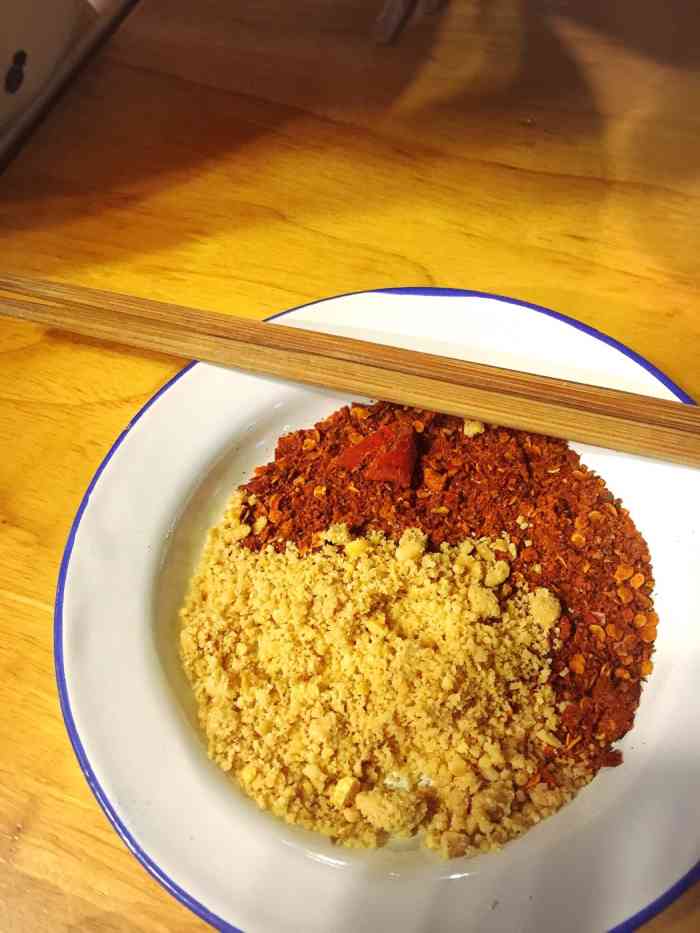 犇犇串串位于科华北路店面不大,店内很小清新,很荣幸抽到100元劵,老板