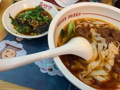 招牌红烧牛肉米粉-呷佬·长沙手工米粉(金沙江路店)