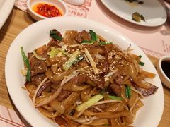 干炒牛河-顺风汤馆·广府粤菜(江宸天街店)