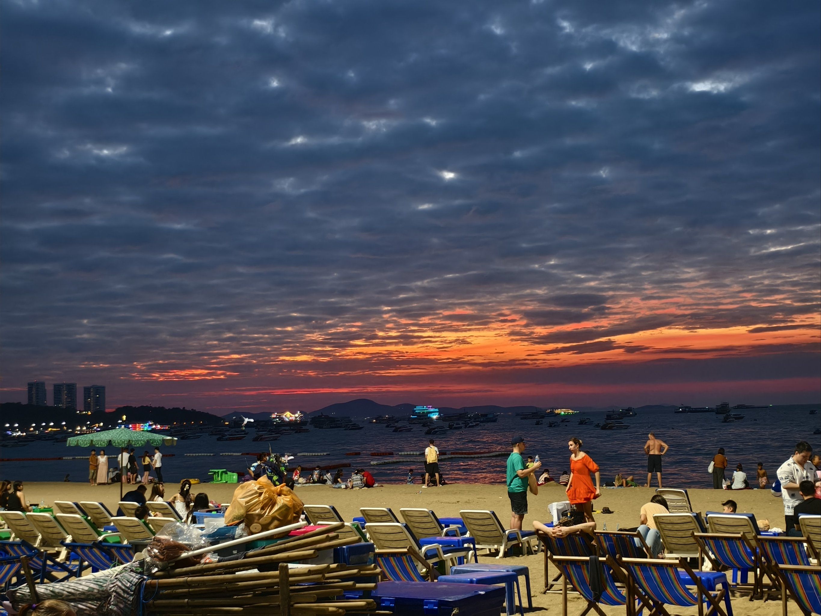 芭提雅海天相接的美景