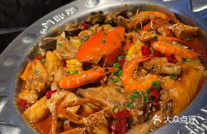 Sea, Land, Air Family Feast Pot (Spicy & Fresh)