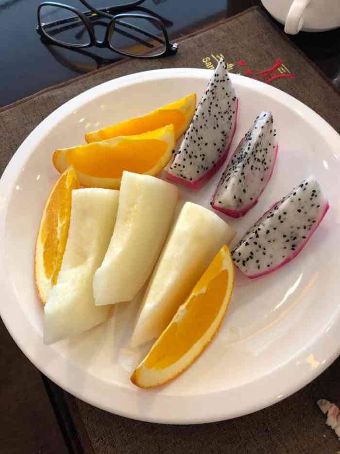 三鼎华悦自助餐-"为什麼评价上有的人说不好呢?菜色很丰富呀.