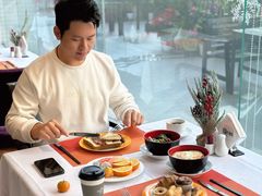 -深圳富苑皇冠假日套房酒店