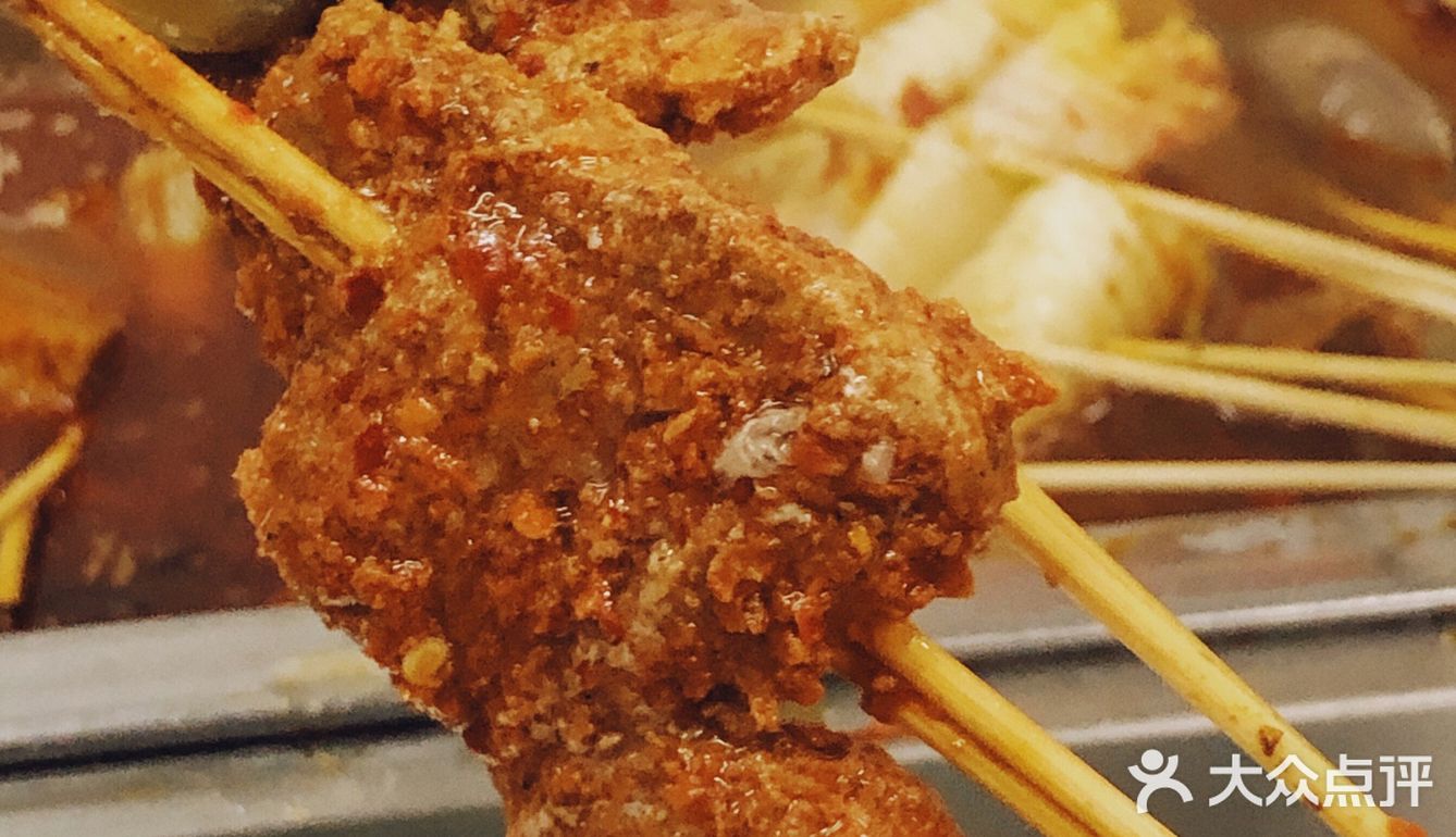 神奇的山上深夜食堂感～看见那种老摊儿就觉得高兴～而且