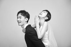 -雪中彩影婚纱摄影·微光艺术中心