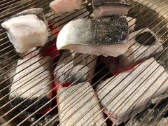 招牌活烤鳗鱼-围炉肉舍•炭烤活鳗•丹东海鲜烤肉(步行街店)