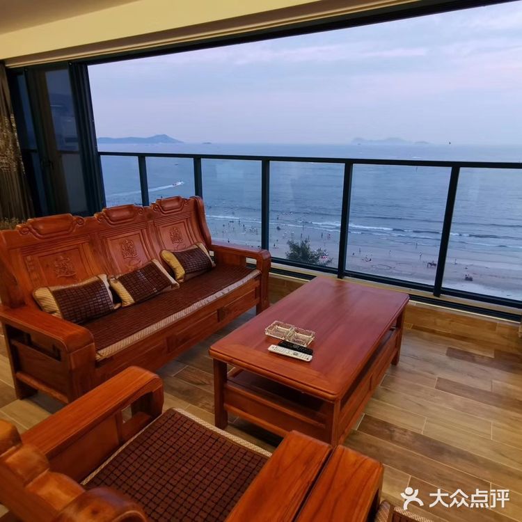 假期过去爽爽的，特别喜欢这海景，面朝大海，可以发呆