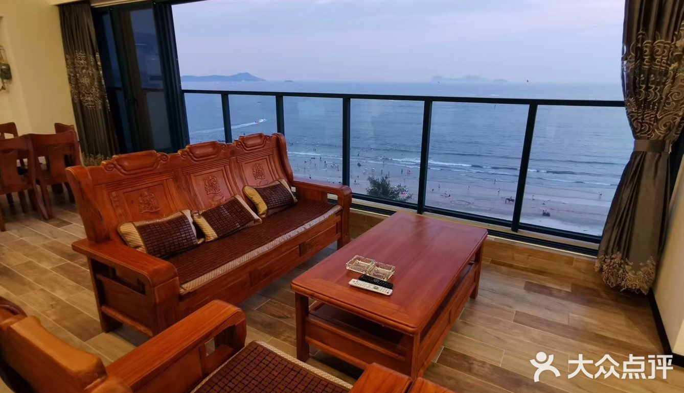 假期过去爽爽的，特别喜欢这海景，面朝大海，可以发呆