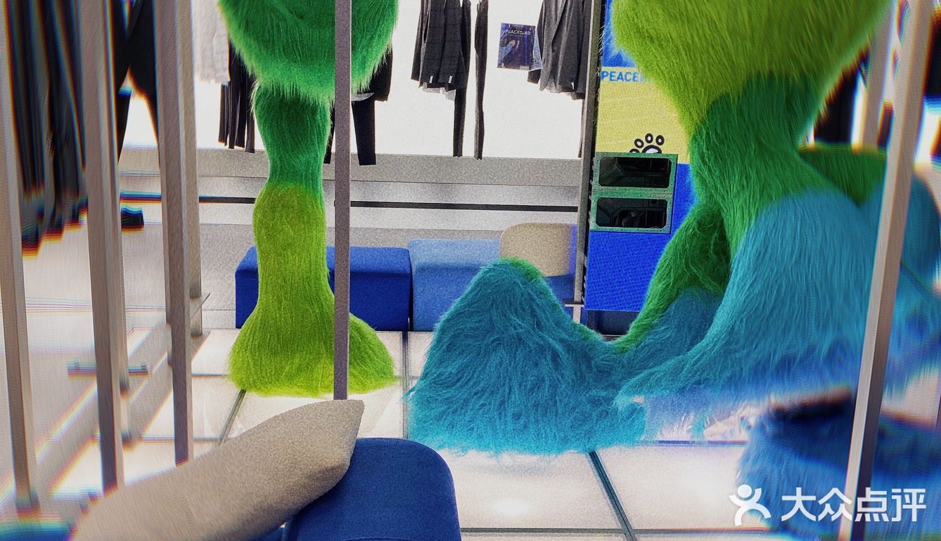 只因为在人群中看了你一眼，就被拐进了店