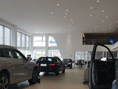 -上海冠松华奥奥迪4S店(张江店)