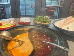 水牛奶冬阴功红油辣锅双拼-生活如沸·顺德水牛奶火锅(大学路店)