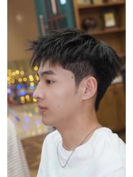 -一家只做男发烫染的店