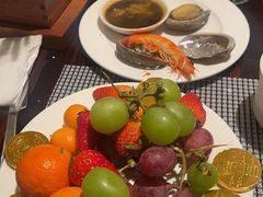 -广州万富希尔顿酒店·感趣自助餐厅·金秋蟹宴生蚝海鲜刺身