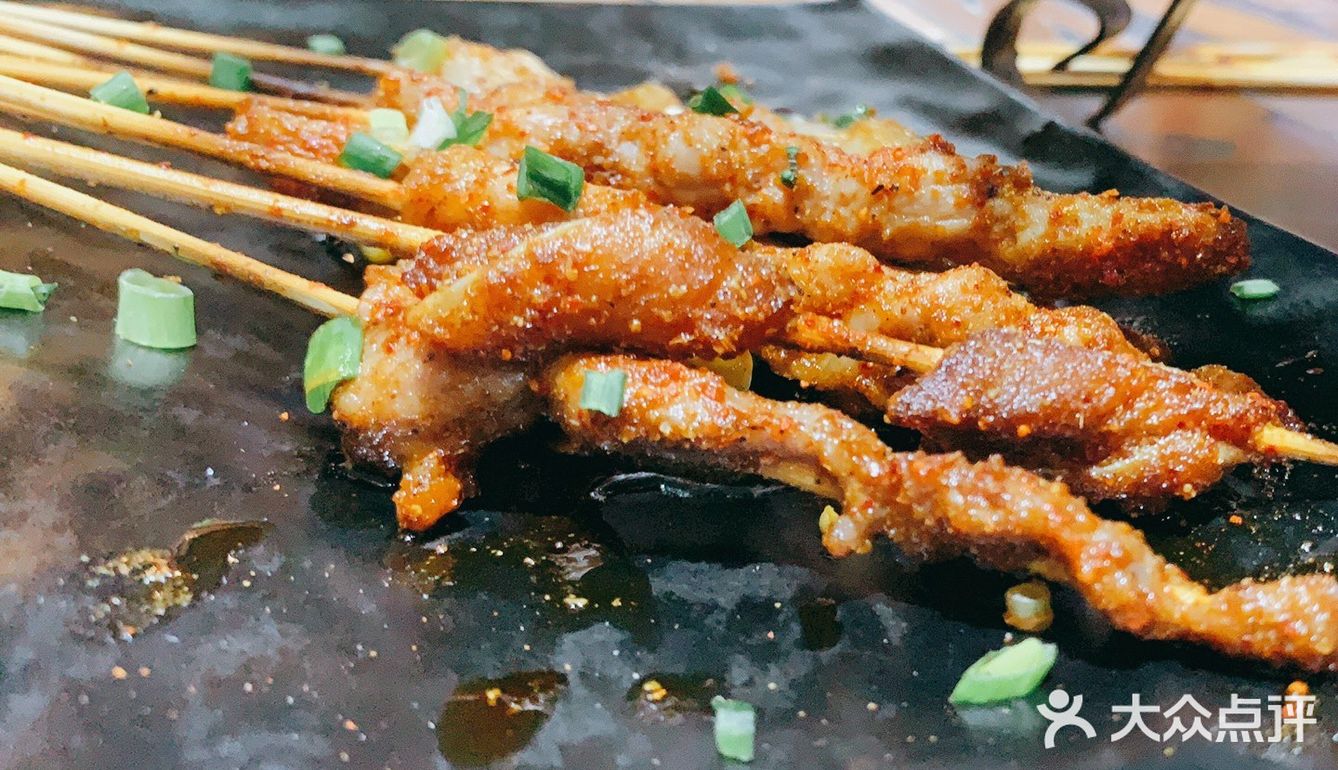肉烤的很嫩因为是全肥的缘故入口即化