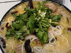 酸菜鱼小锅米线-肥汁米蘭香港米线(长宁来福士店)