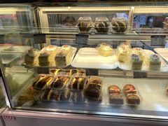 -白玉兰食品甜凤店(合生汇店)