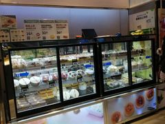 面包甜点陈列柜-盒马鲜生(红莲店)