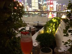女士鸡尾酒-顶层酒吧ROOF(上海艾迪逊酒店)