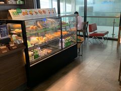 面包甜点陈列柜-星巴克(无锡高铁站店)
