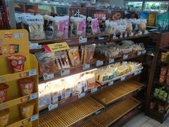 零售区-全家便利店(愚园店)