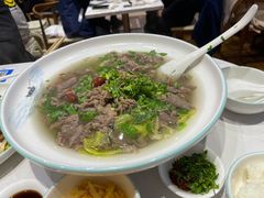 全牛滋补汤锅-犇逸·乐山跷脚牛肉·四川现炒(览海店)