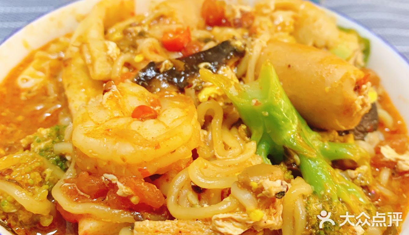️️煮得一手好泡面～优秀  ️️食材：番茄、香菇、西