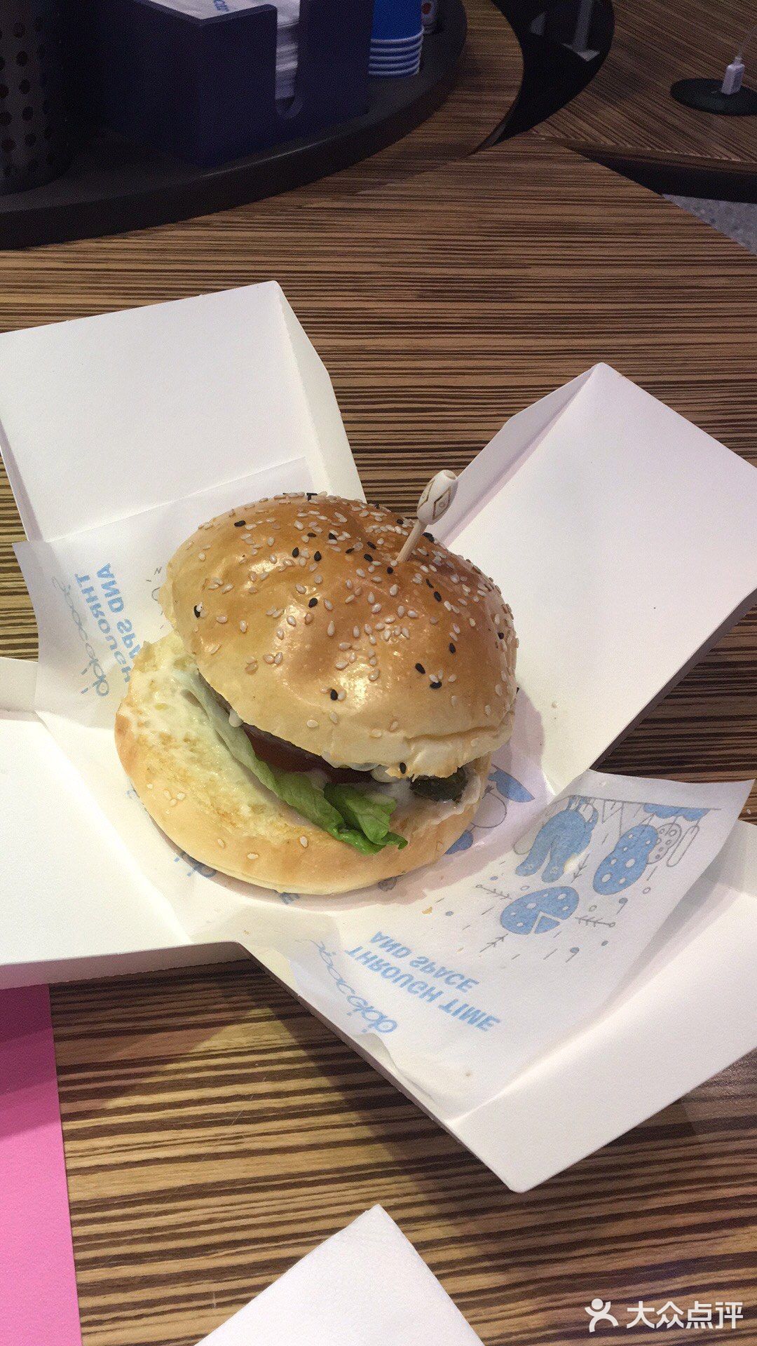 一个汉堡一杯饮料，橙V还送了冰淇淋