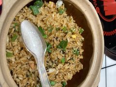 砂锅炒饭-喜悦小串丹东小黄牛海鲜烧烤大排档(民主广场店)