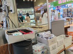 -三叶眼镜城批发市场(上海火车站店)